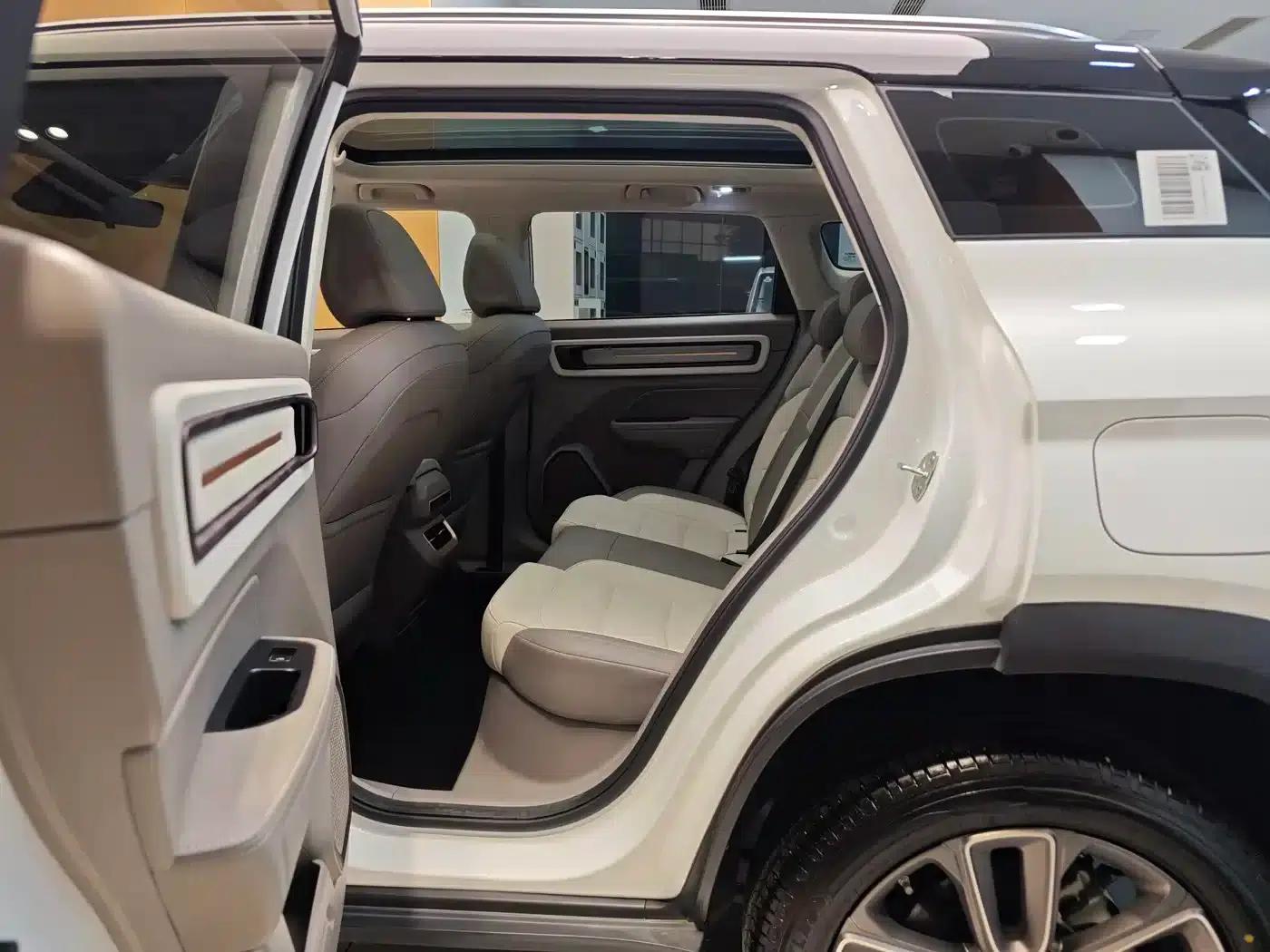 Geely ICON 2026 Chocolate 1.5TD Premium Edition — миниатюра 22