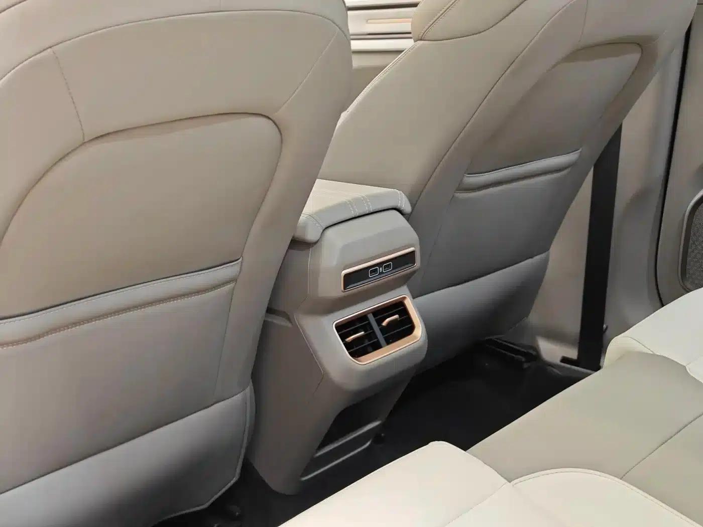 Geely ICON 2026 Chocolate 1.5TD Premium Edition — миниатюра 24