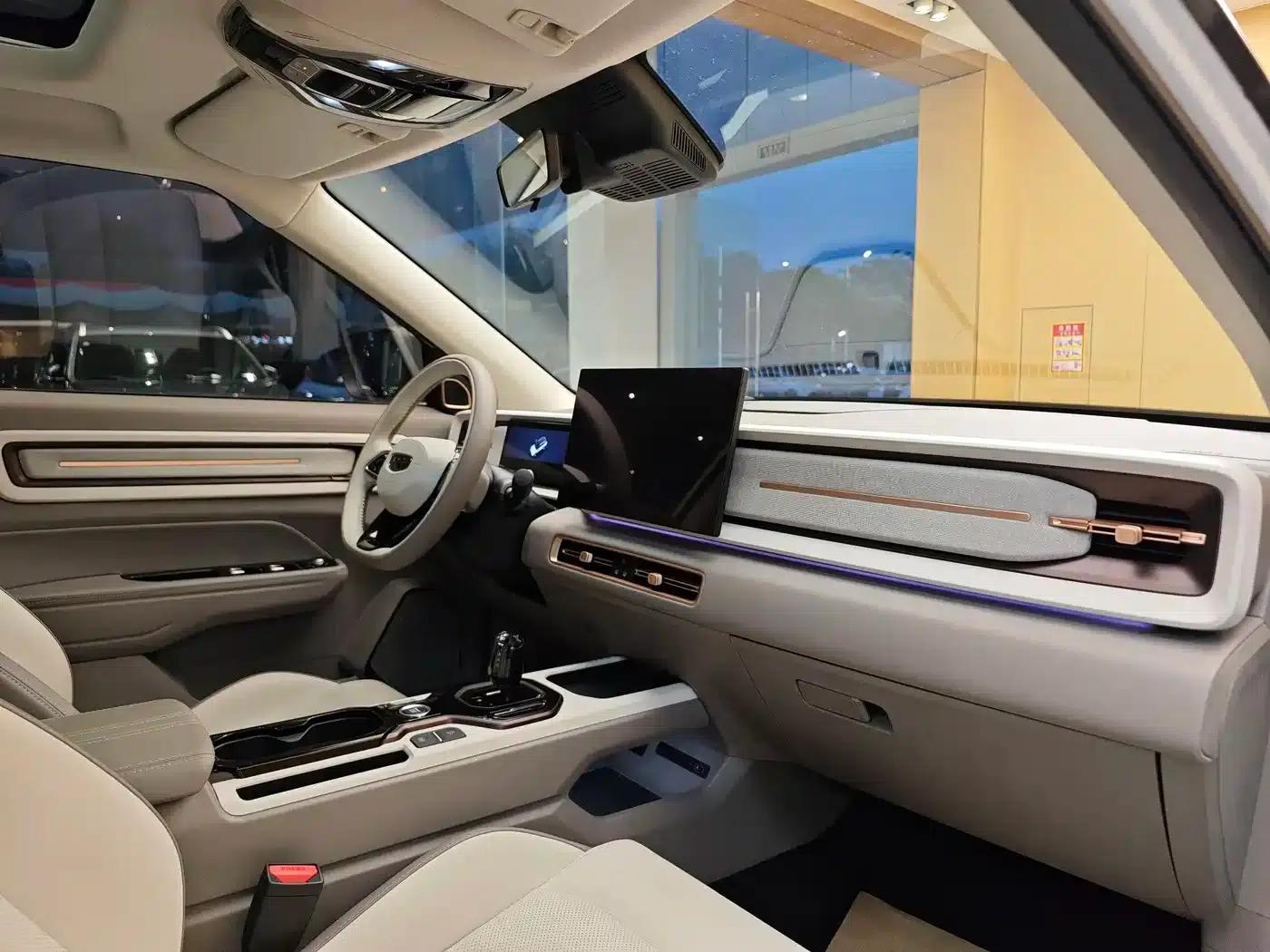 Geely ICON 2026 Chocolate 1.5TD Premium Edition — миниатюра 32