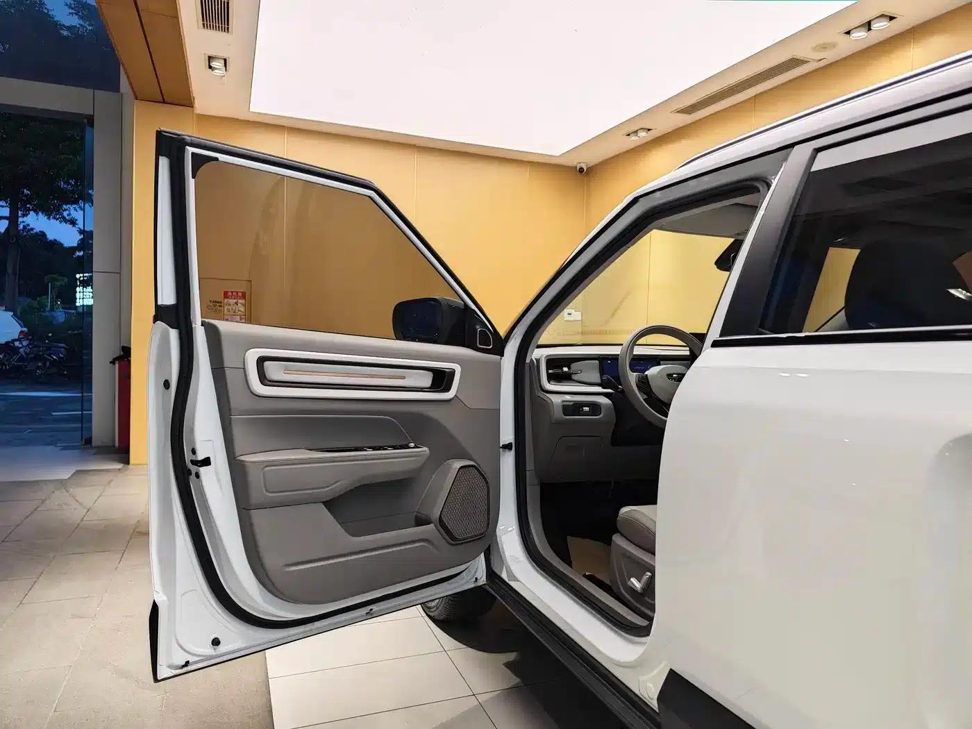 Geely ICON 2026 Chocolate 1.5TD Premium Edition — миниатюра 8