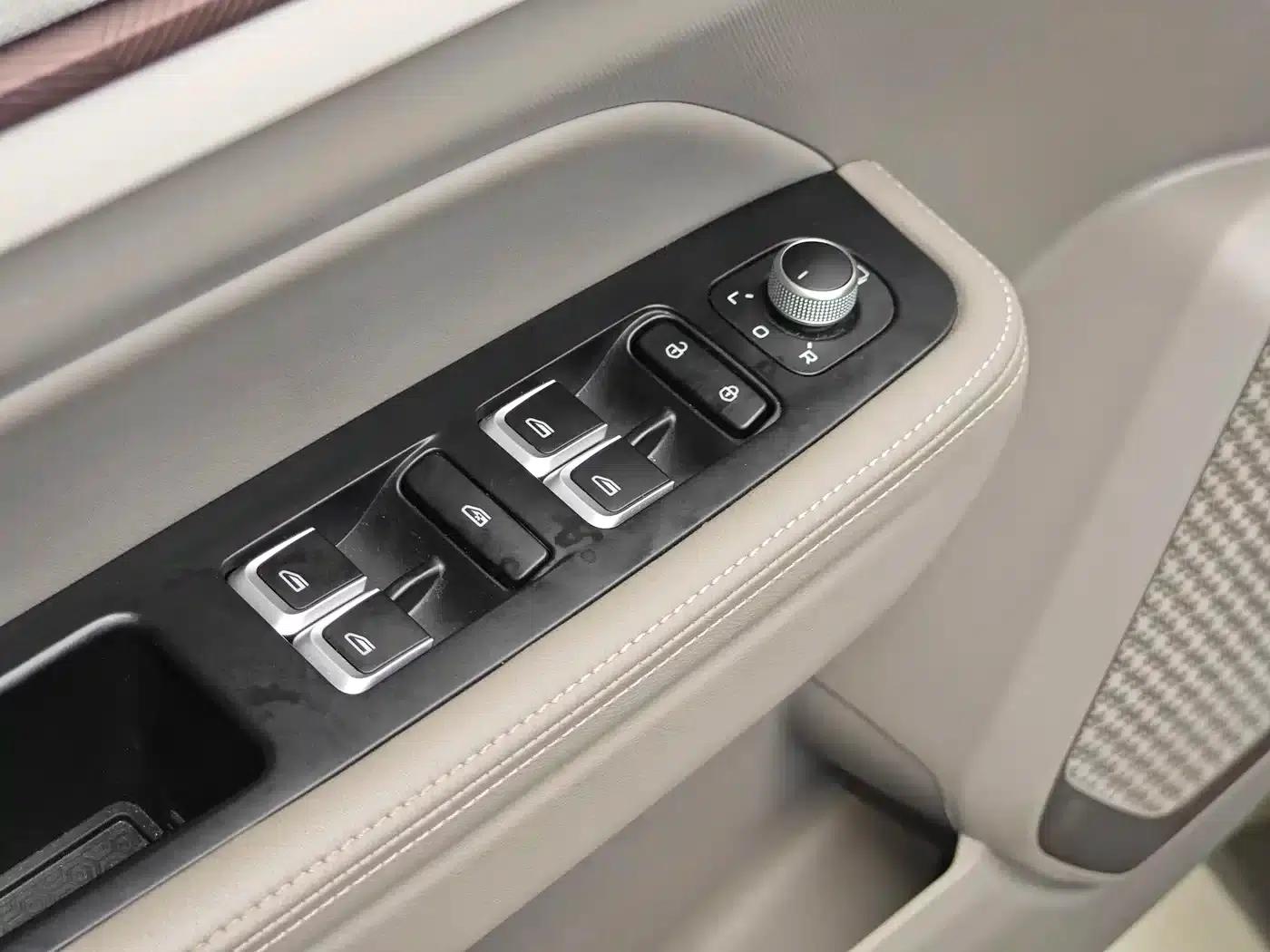 Geely ICON 2026 Chocolate 1.5TD Premium Edition — миниатюра 10