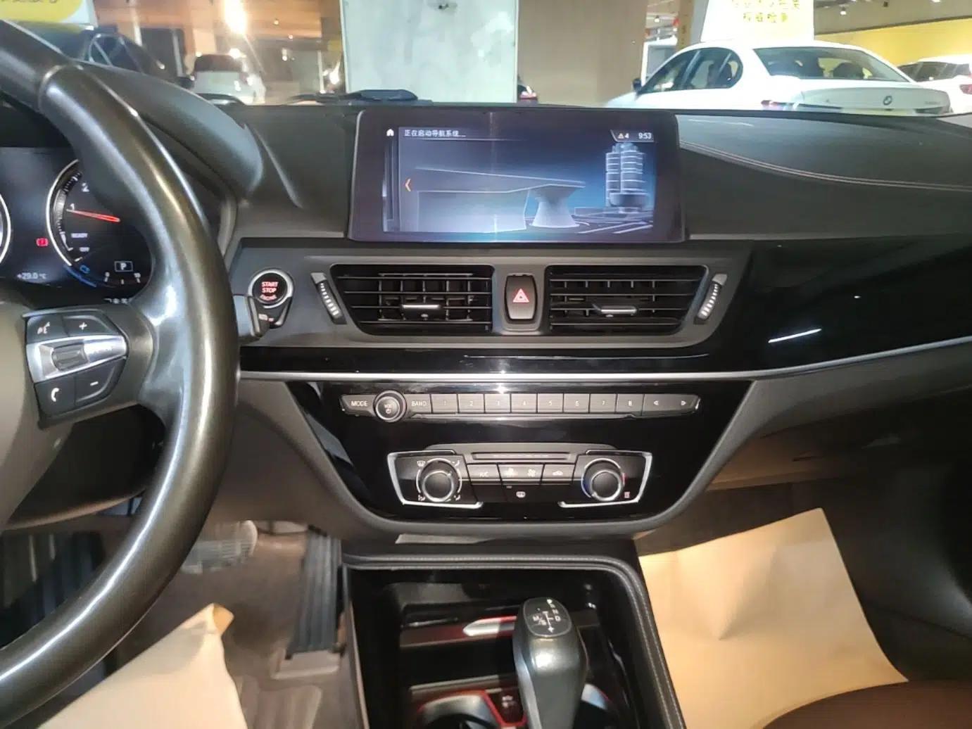 BMW 1 Series 2019 118i M Sport Package — миниатюра 15