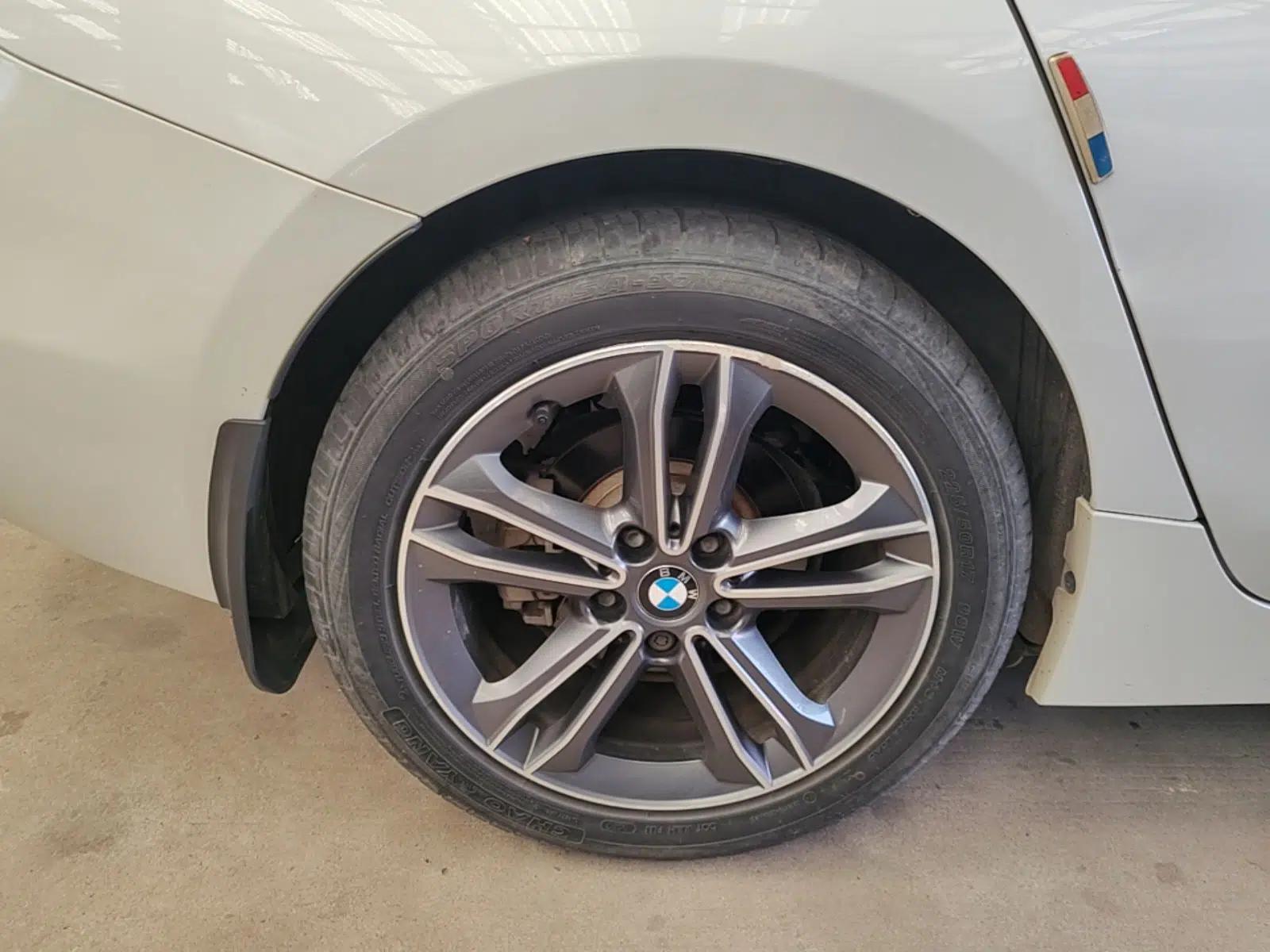 BMW 1 Series 2018 118i Sport Edition — миниатюра 11