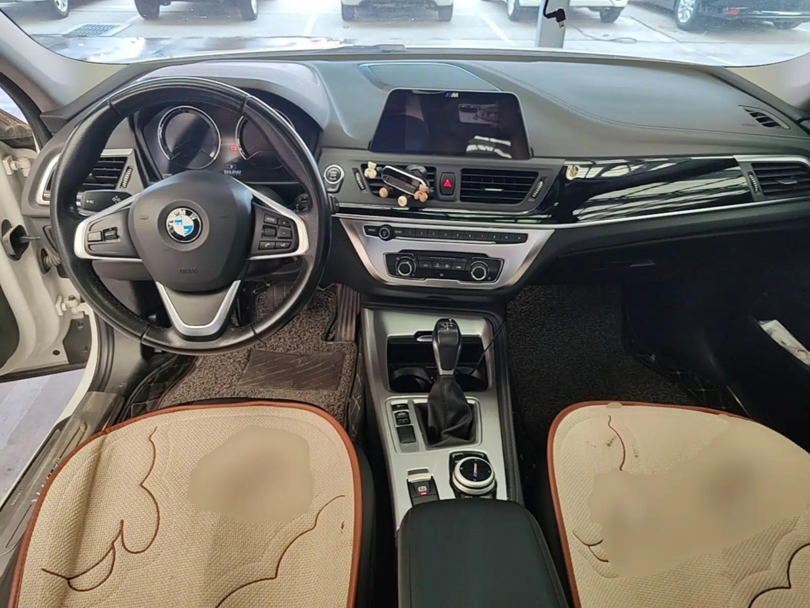 BMW 1 Series 2018 118i Sport Edition — миниатюра 12