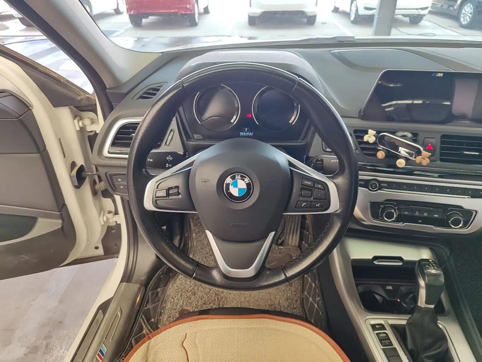 BMW 1 Series 2018 118i Sport Edition — миниатюра 13