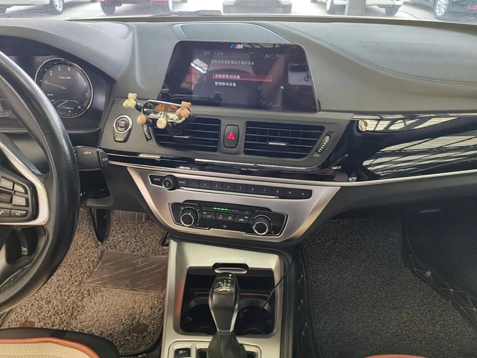 BMW 1 Series 2018 118i Sport Edition — миниатюра 15