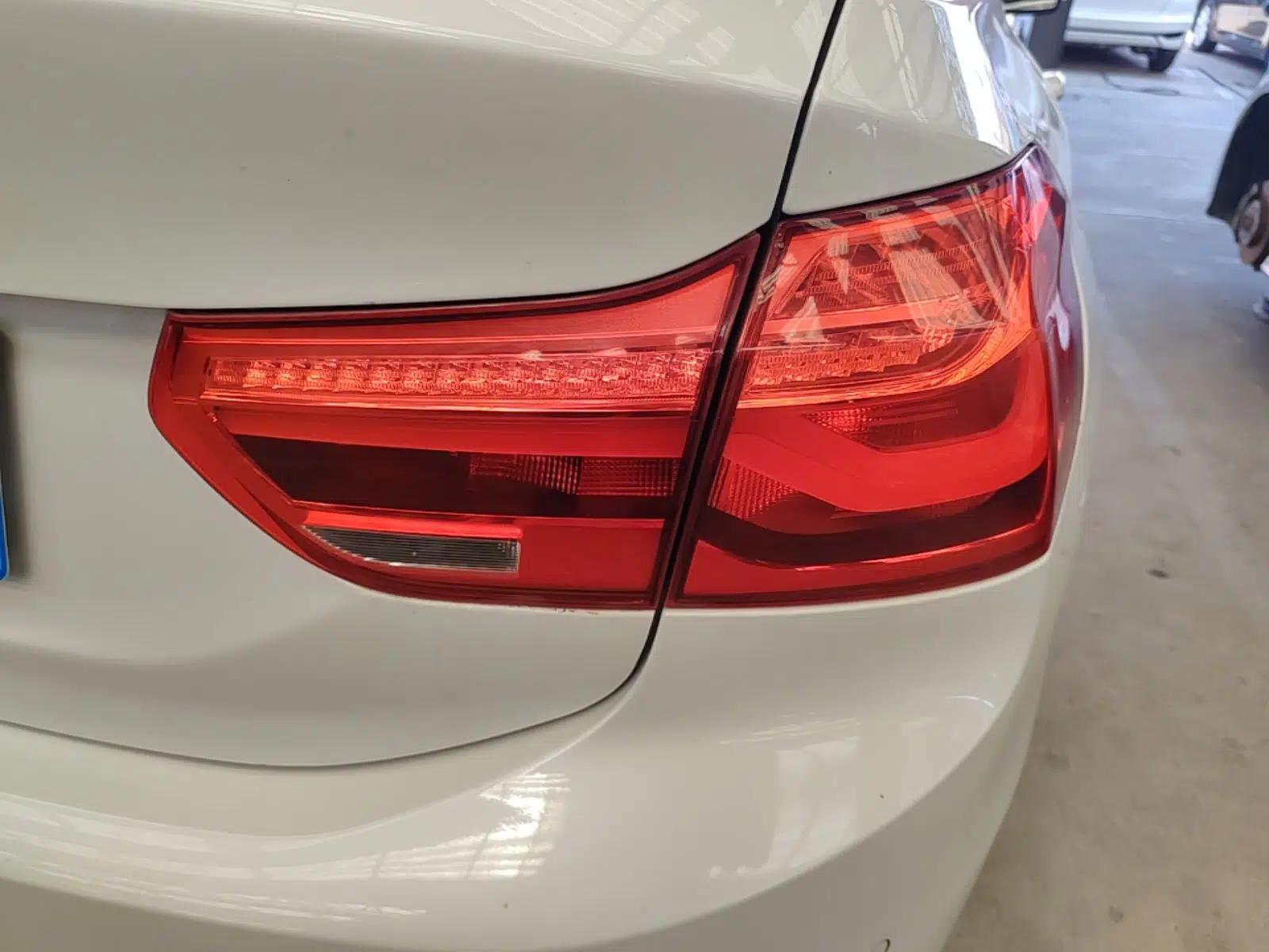 BMW 1 Series 2018 118i Sport Edition — миниатюра 9