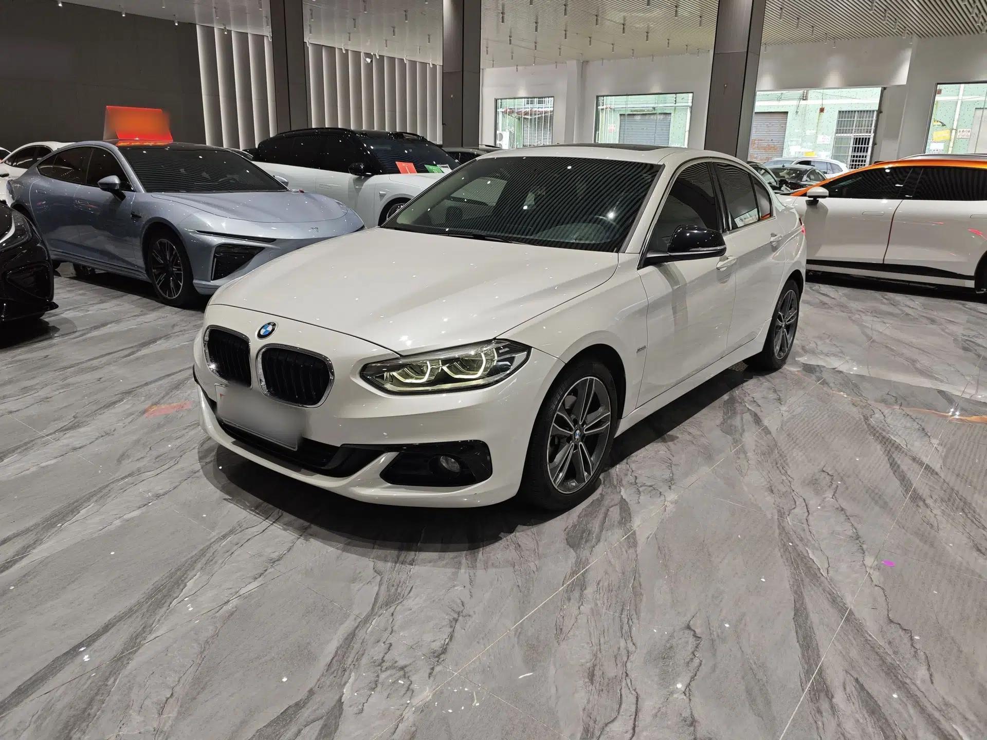 BMW 1 Series 2017 118i Sport Edition — миниатюра 12