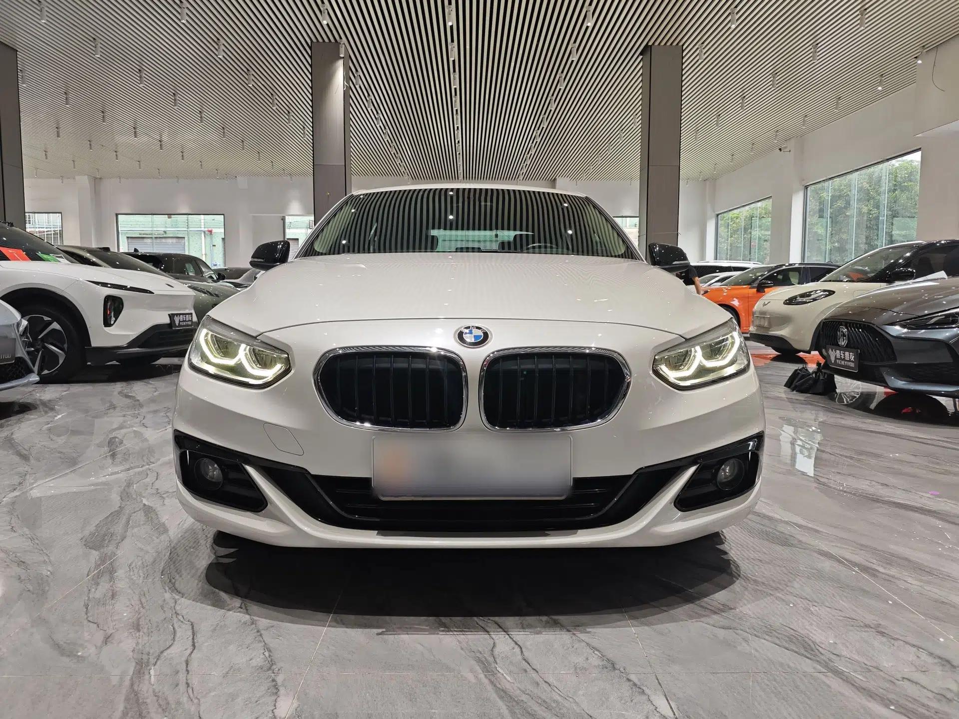 BMW 1 Series 2017 118i Sport Edition — миниатюра 13