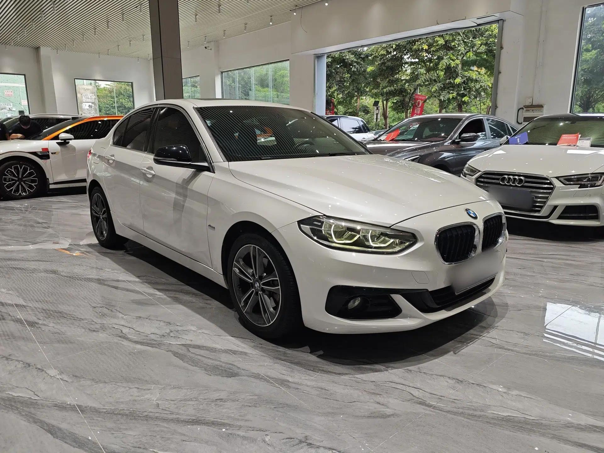BMW 1 Series 2017 118i Sport Edition — миниатюра 14