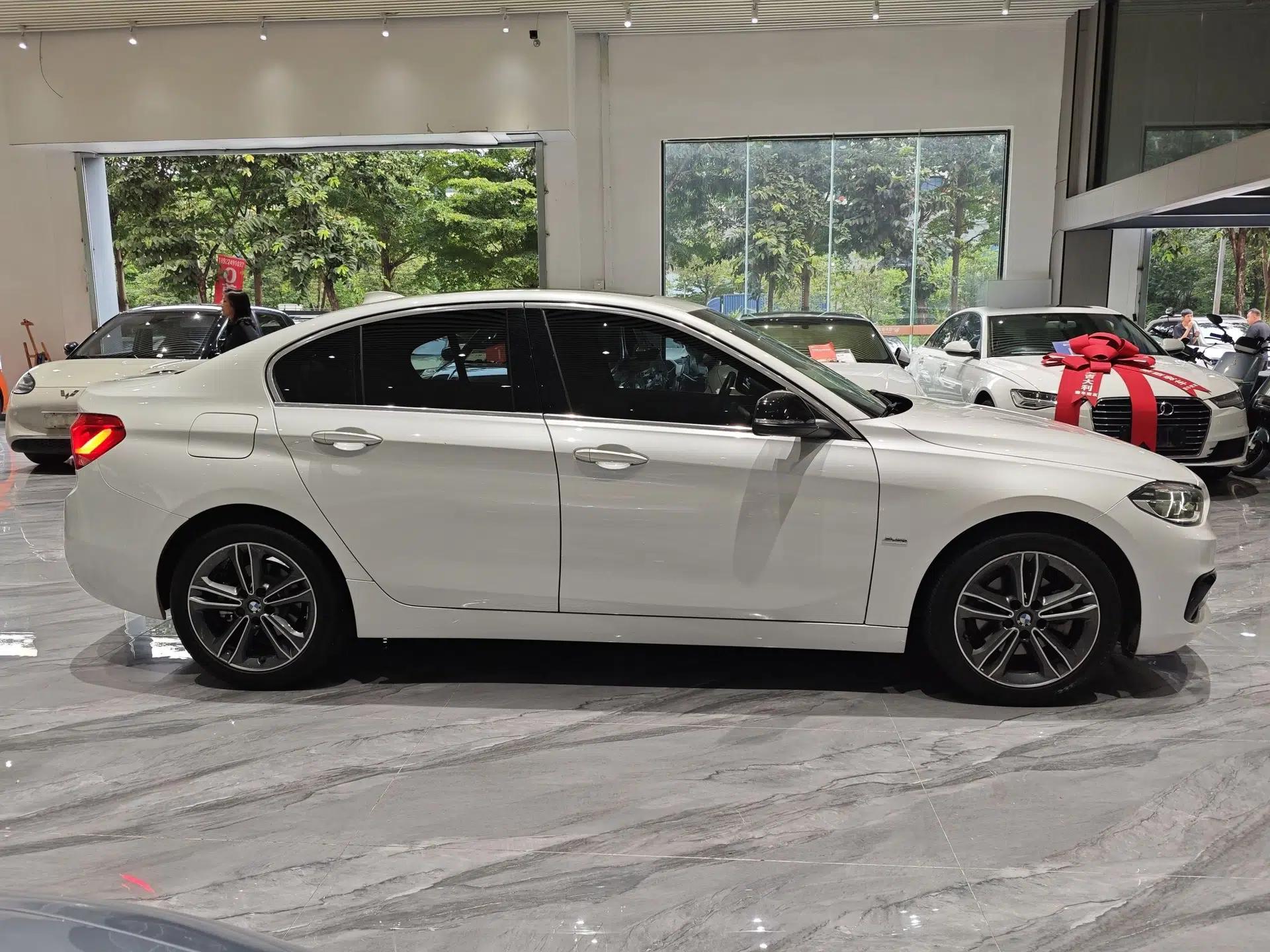 BMW 1 Series 2017 118i Sport Edition — миниатюра 19