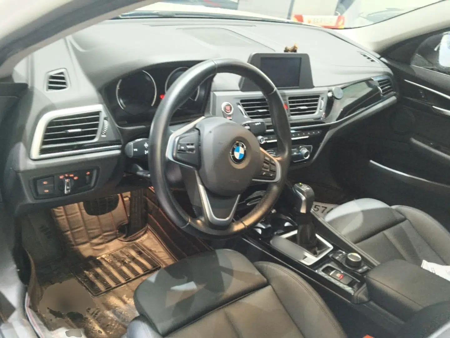 BMW 1 Series 2017 118i Sport Edition — миниатюра 23