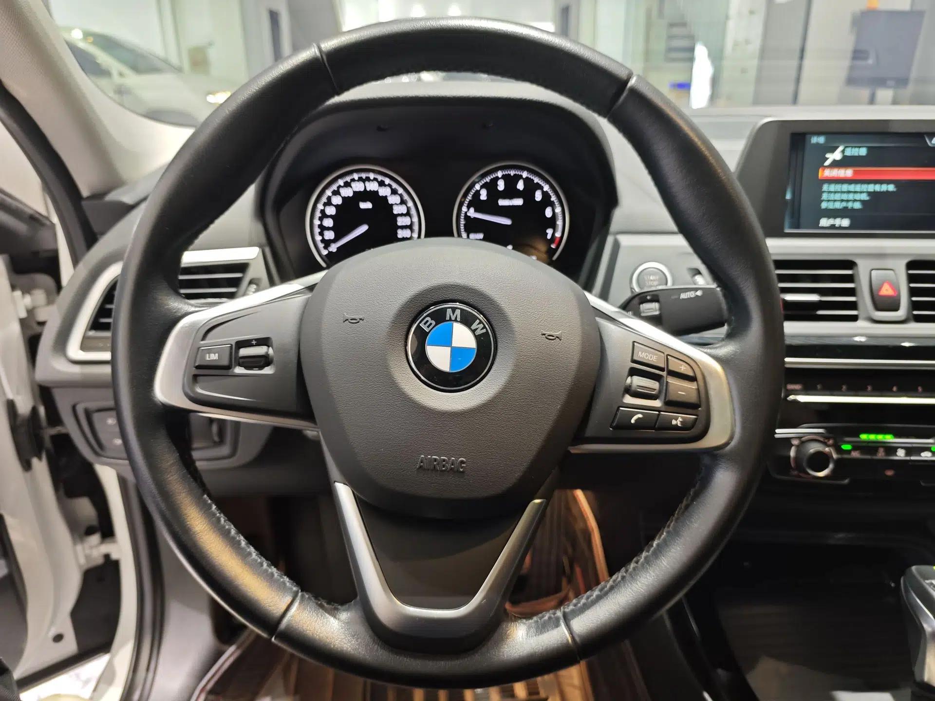 BMW 1 Series 2017 118i Sport Edition — миниатюра 36