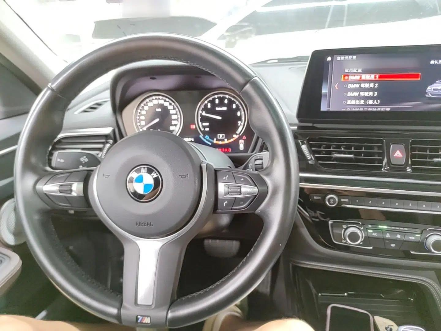 BMW 1 Series 2021 Revised 120i M Sport Night Edition — миниатюра 12