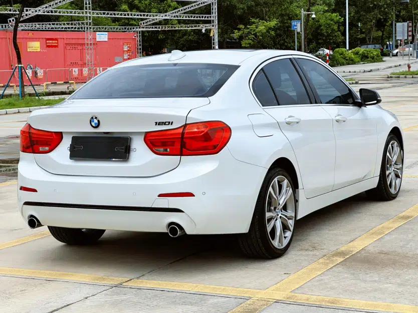 BMW 1 Series 2018 Restyled 120i Design Package Edition — миниатюра 5