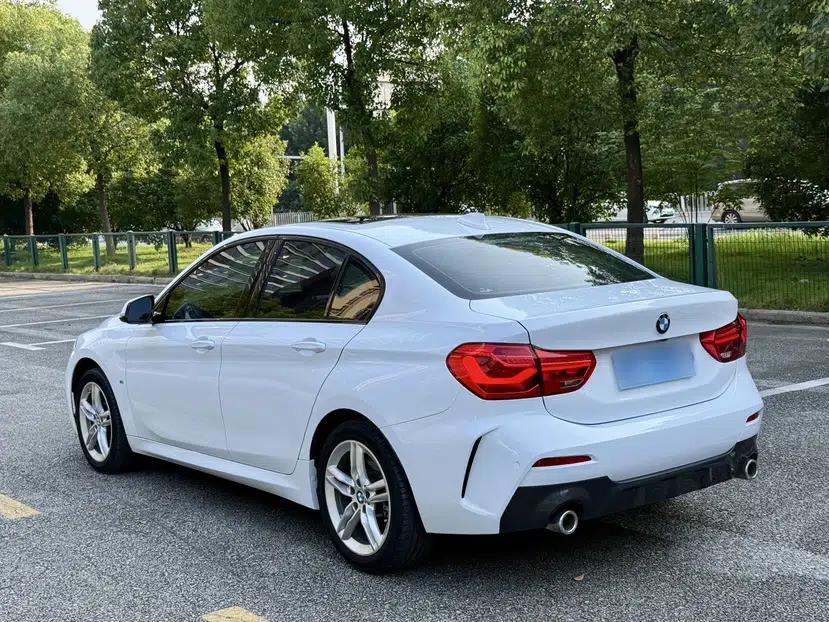 BMW 1 Series 2020 120i M Sport Package — миниатюра 16