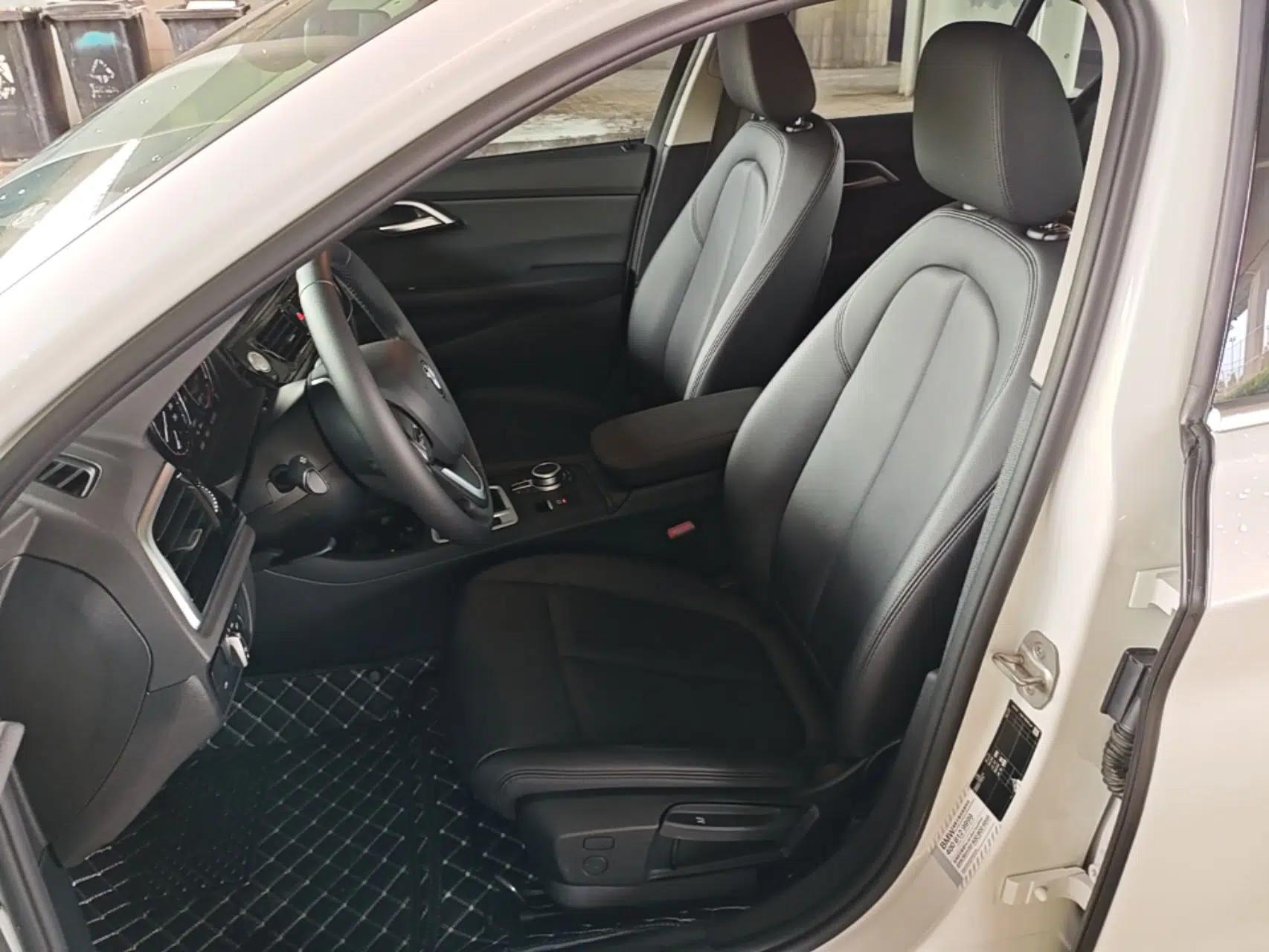 BMW 1 Series 2021 120i M Sport Edition — миниатюра 17