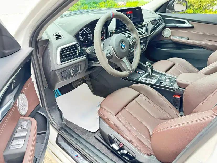 BMW 1 Series 2023 125i M Sport Night Edition — миниатюра 24