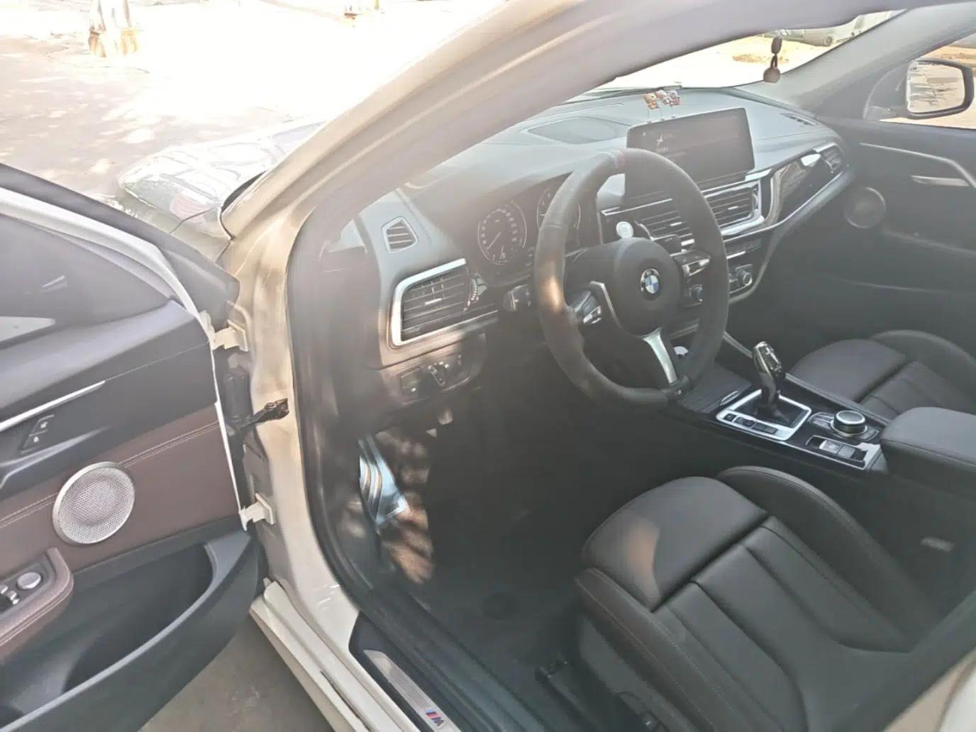 BMW 1 Series 2023 125i M Sport Night Edition — миниатюра 25