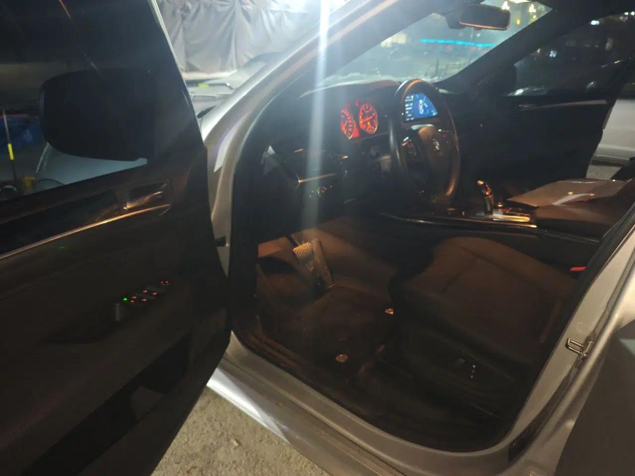 BMW X5 2011 xDrive35i Leading Model — миниатюра 16
