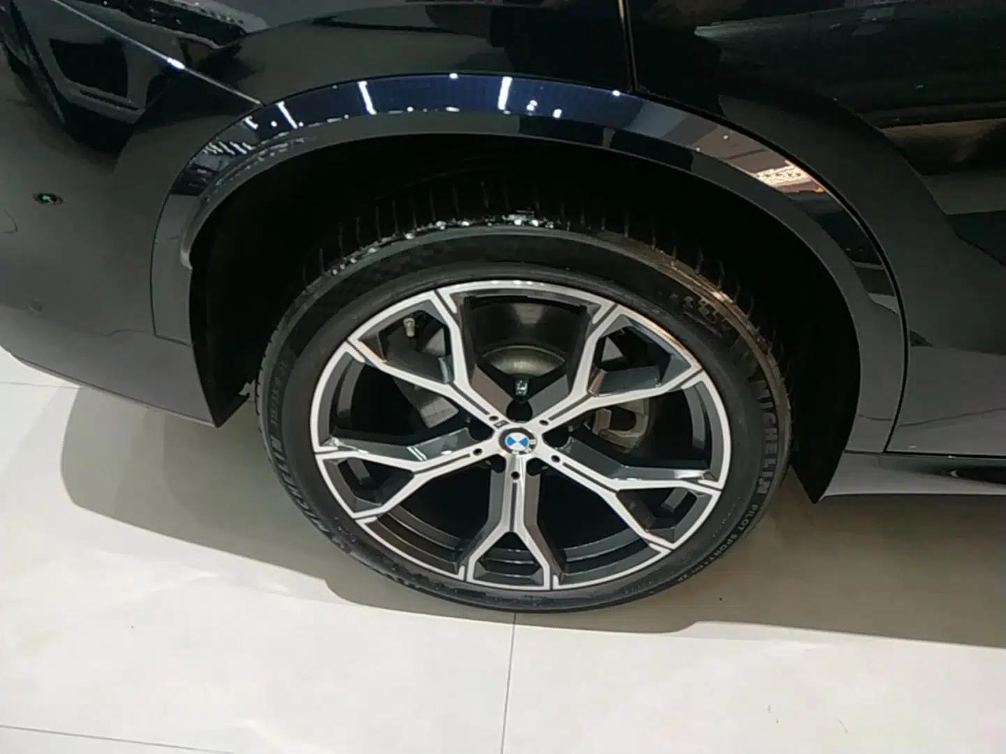 BMW X5 2023 xDrive 30Li Luxury M Sport Night Edition Package — миниатюра 11