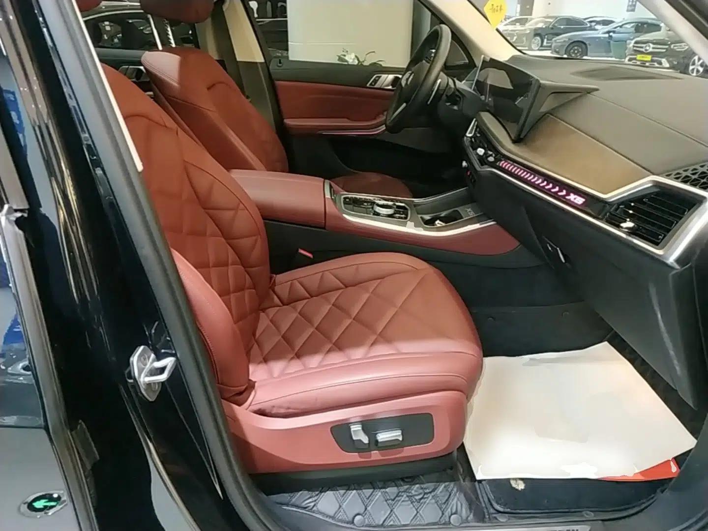 BMW X5 2023 xDrive 30Li Luxury M Sport Night Edition Package — миниатюра 19