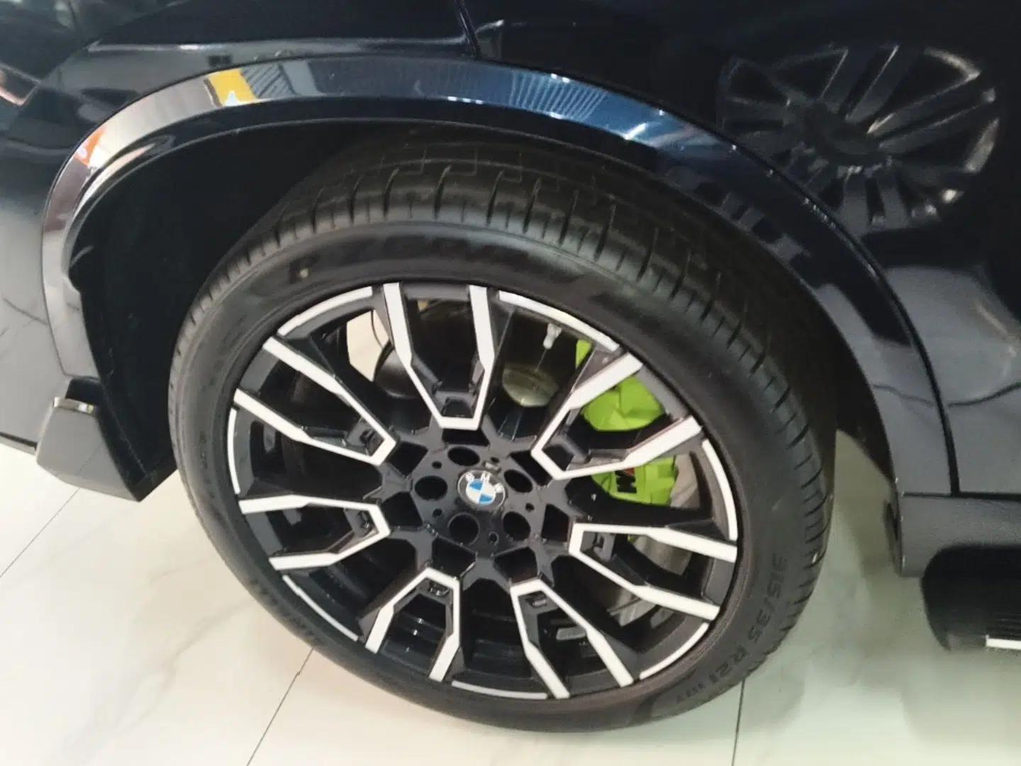 BMW X5 2023 xDrive 40Li M Sport Package — миниатюра 11