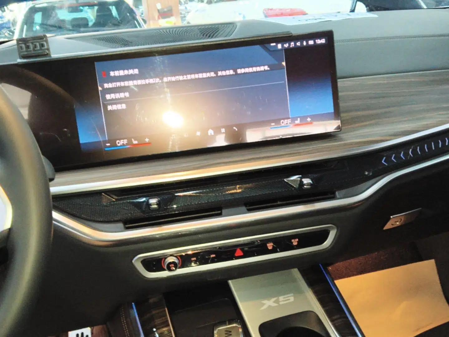 BMW X5 2023 xDrive 40Li M Sport Package — миниатюра 15