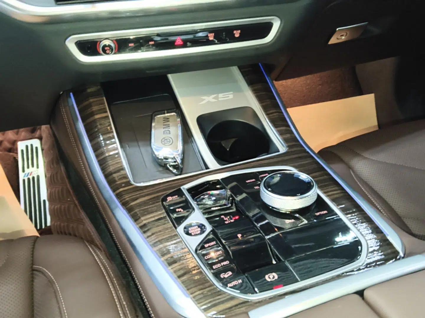 BMW X5 2023 xDrive 40Li M Sport Package — миниатюра 16