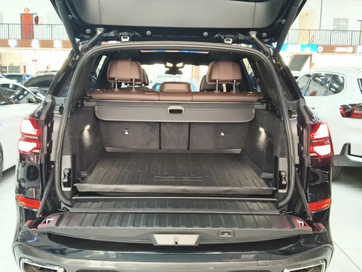 BMW X5 2023 xDrive 40Li M Sport Package — миниатюра 22