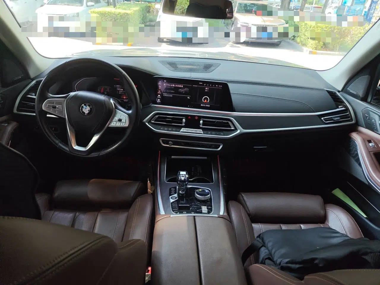 BMW X7 2020 xDrive40i Luxury Package with Leading Features — миниатюра 9