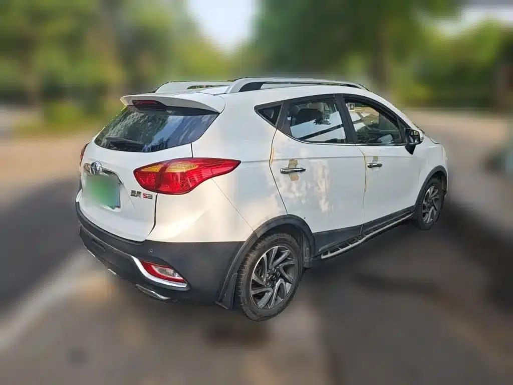 Refine S3 2016 1.5L Manual Deluxe Edition — миниатюра 6