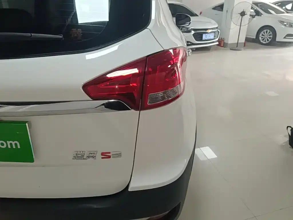 Refine S3 2017 1.5L Manual Deluxe Edition — миниатюра 8