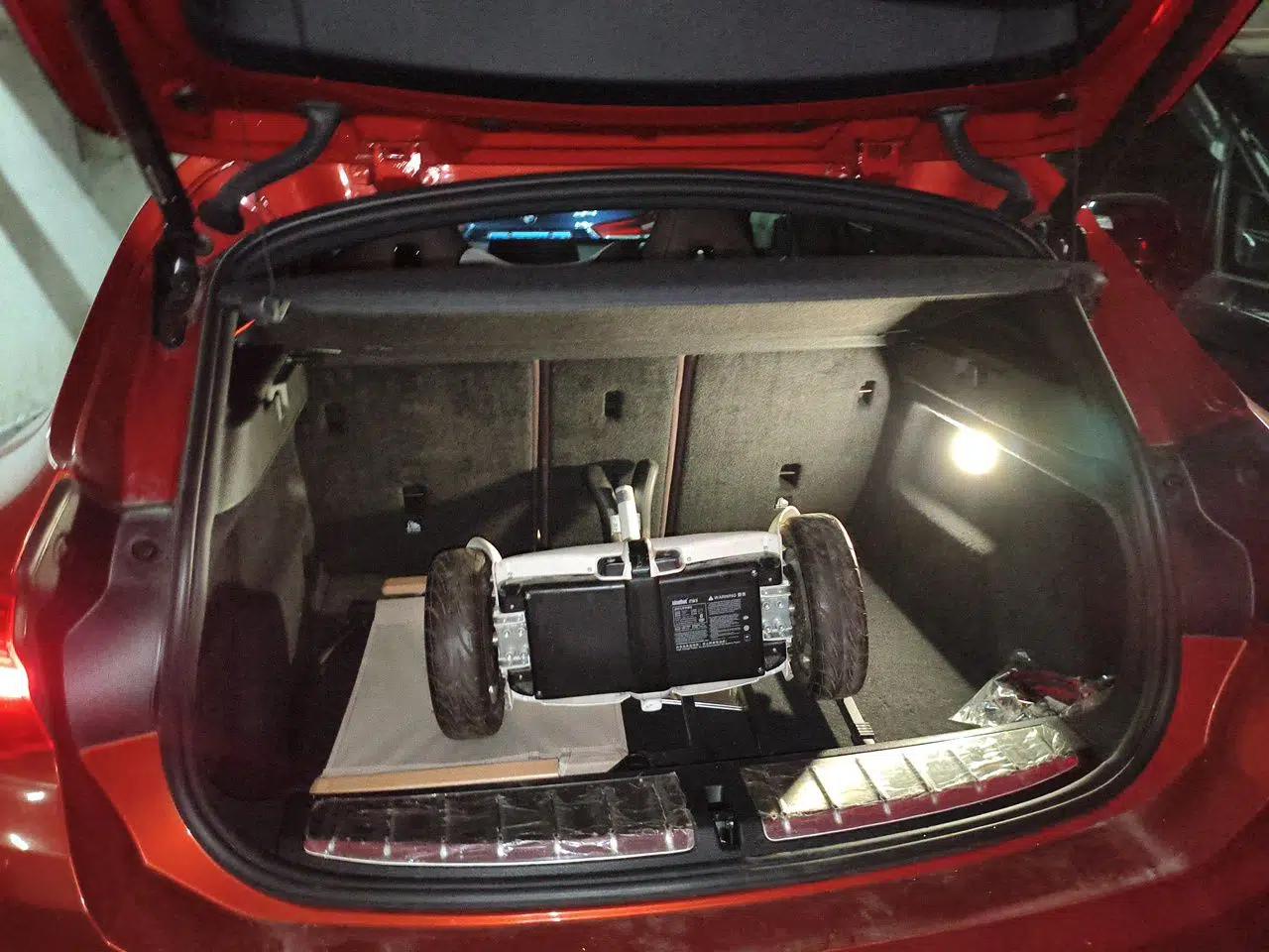BMW X2 2022 sDrive25i Midnight Edition — миниатюра 19