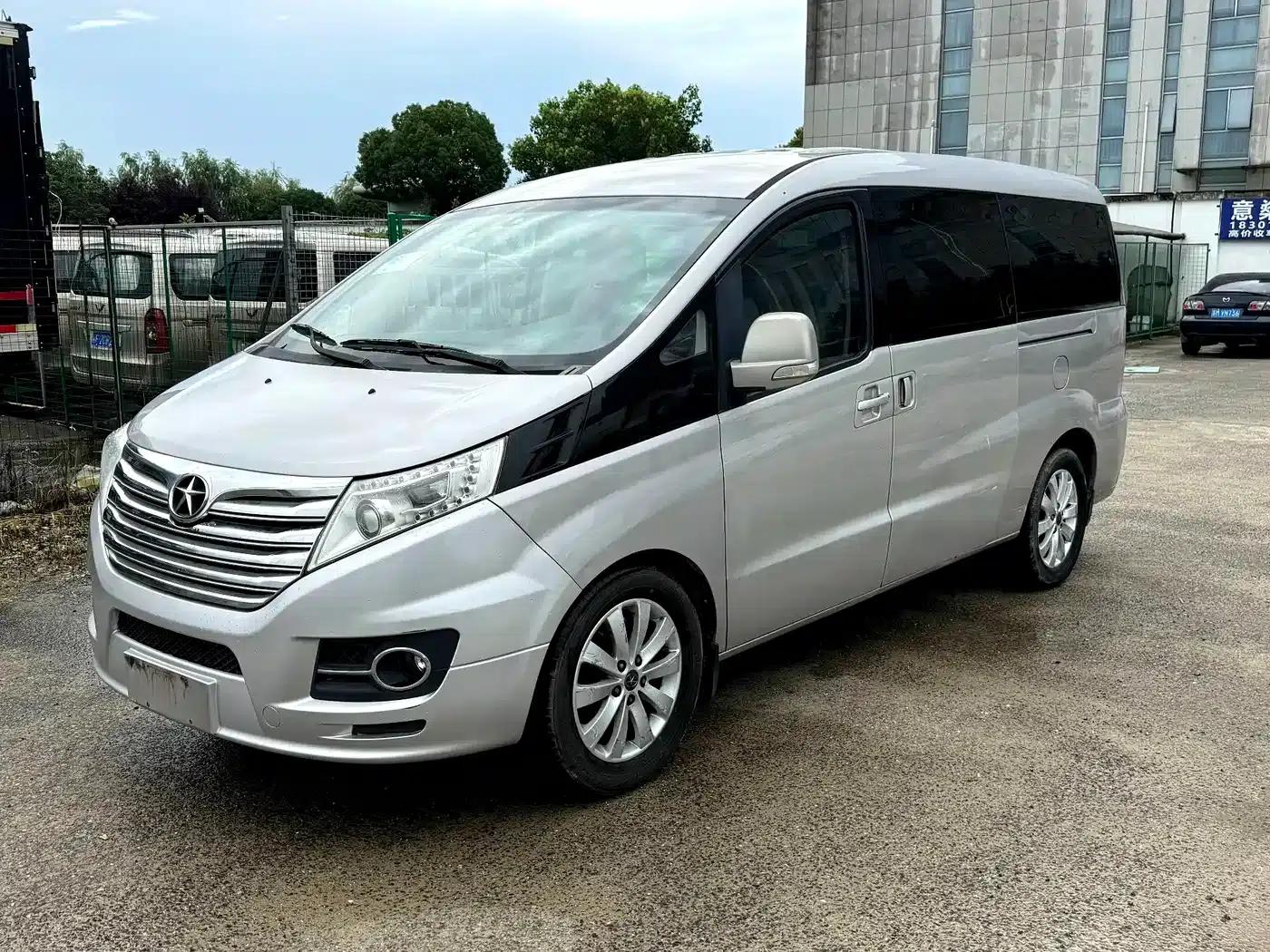 Refine M5 2014 Colorful Travel 2.0T Gasoline Manual Executive Edition — миниатюра 1