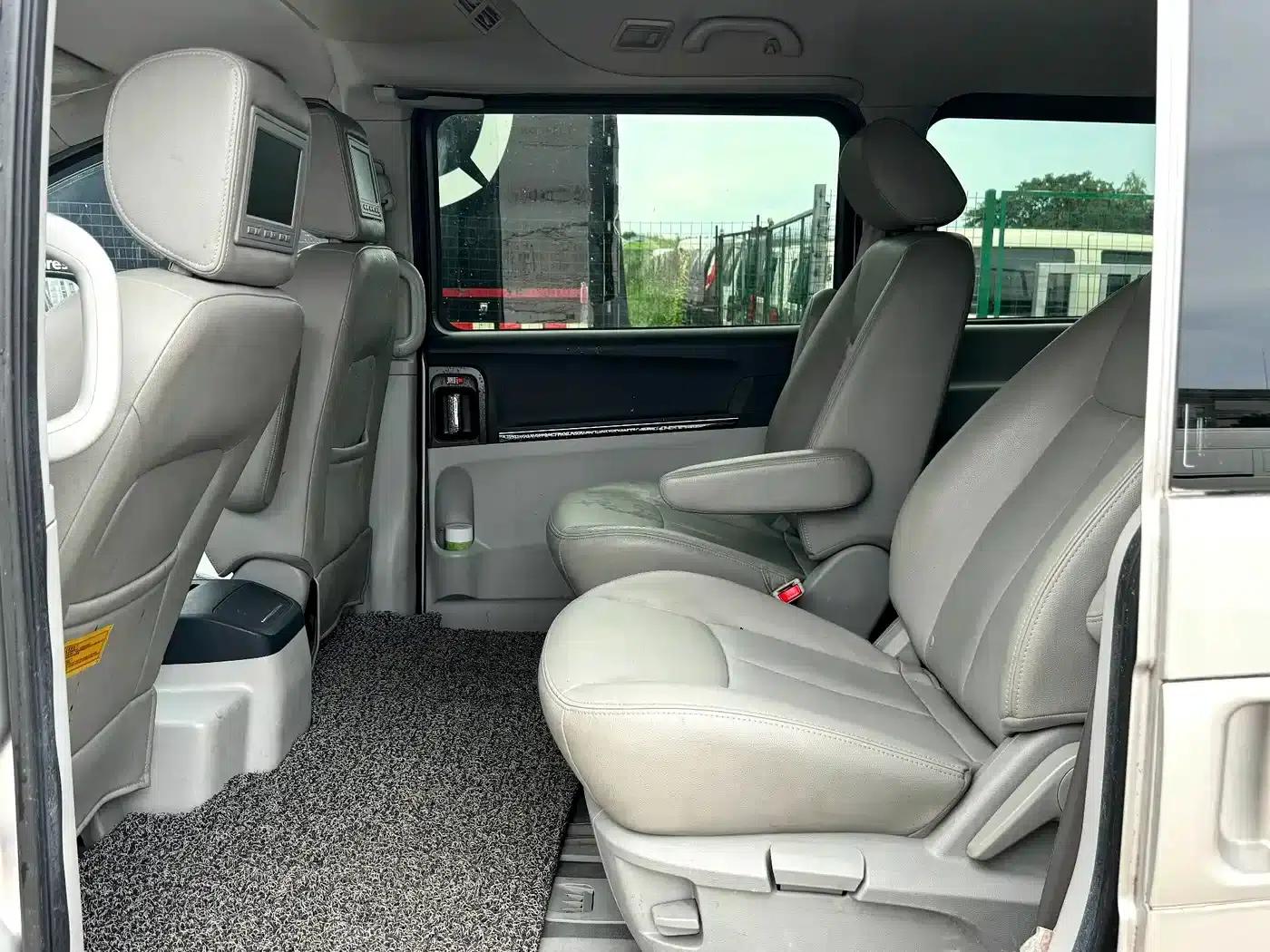 Refine M5 2014 Colorful Travel 2.0T Gasoline Manual Executive Edition — миниатюра 11