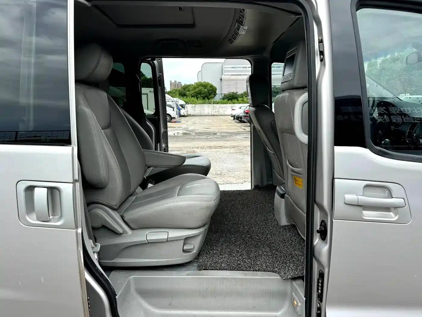 Refine M5 2014 Colorful Travel 2.0T Gasoline Manual Executive Edition — миниатюра 12