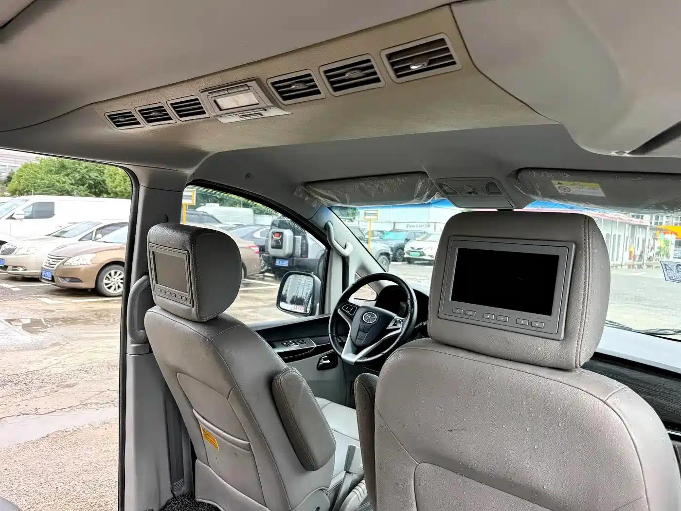 Refine M5 2014 Colorful Travel 2.0T Gasoline Manual Executive Edition — миниатюра 13