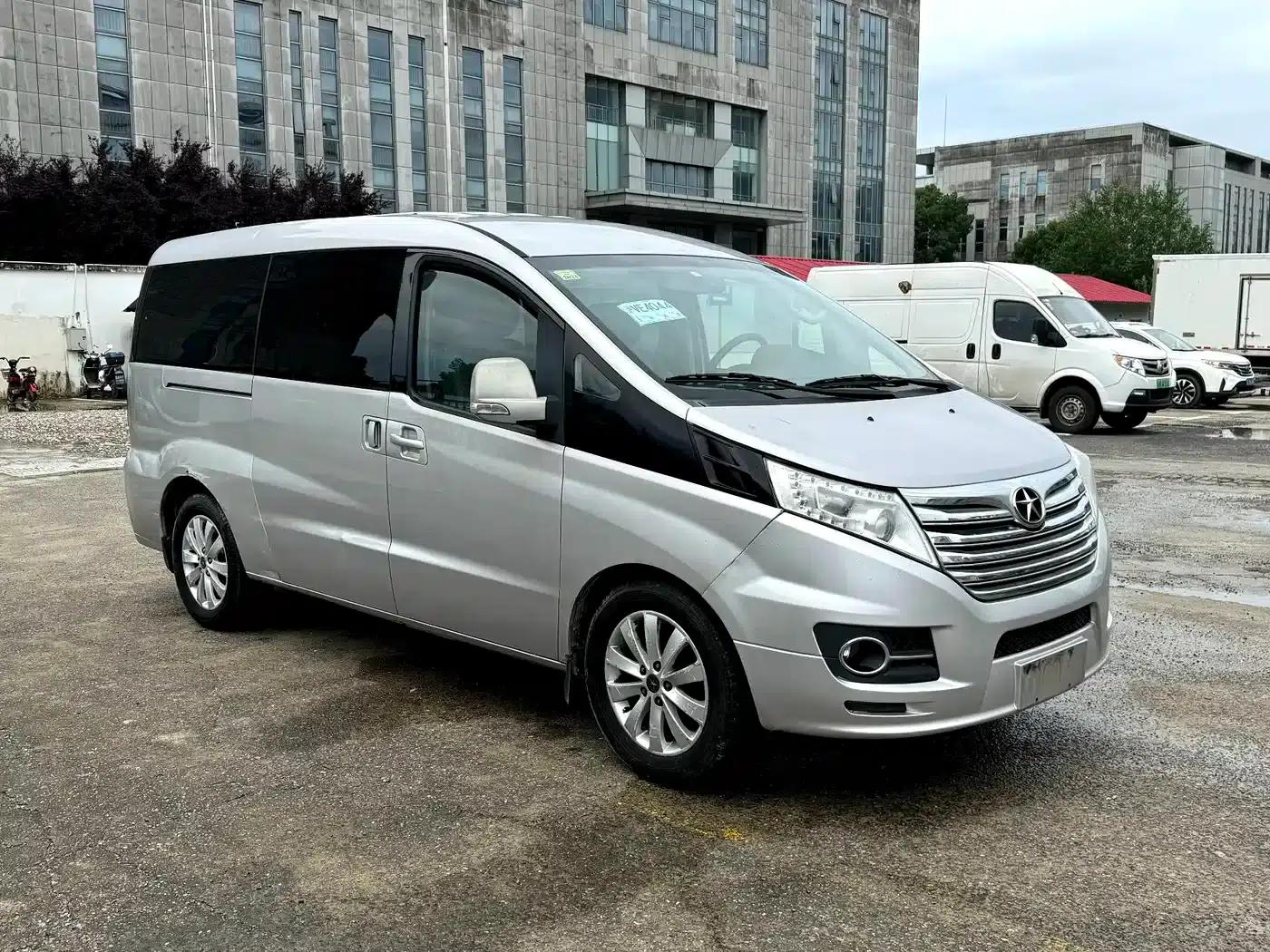 Refine M5 2014 Colorful Travel 2.0T Gasoline Manual Executive Edition — миниатюра 3
