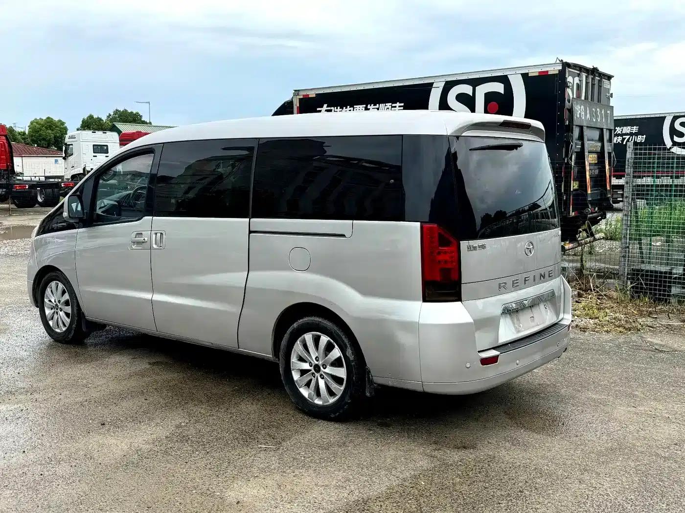 Refine M5 2014 Colorful Travel 2.0T Gasoline Manual Executive Edition — миниатюра 4