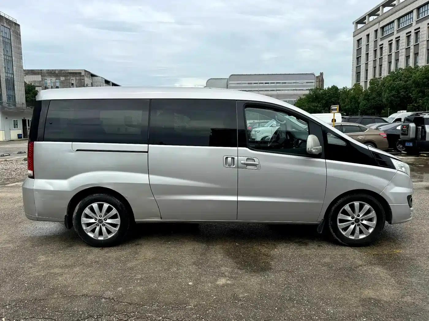 Refine M5 2014 Colorful Travel 2.0T Gasoline Manual Executive Edition — миниатюра 7
