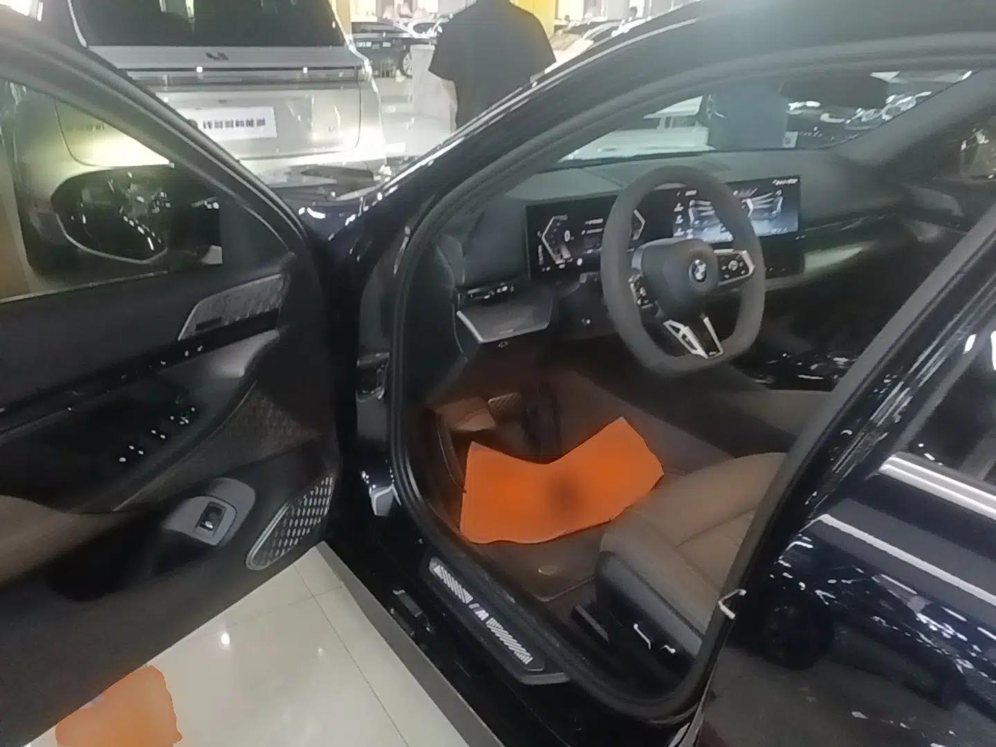 BMW i5 2024 eDrive 35L M Sport Package — миниатюра 18