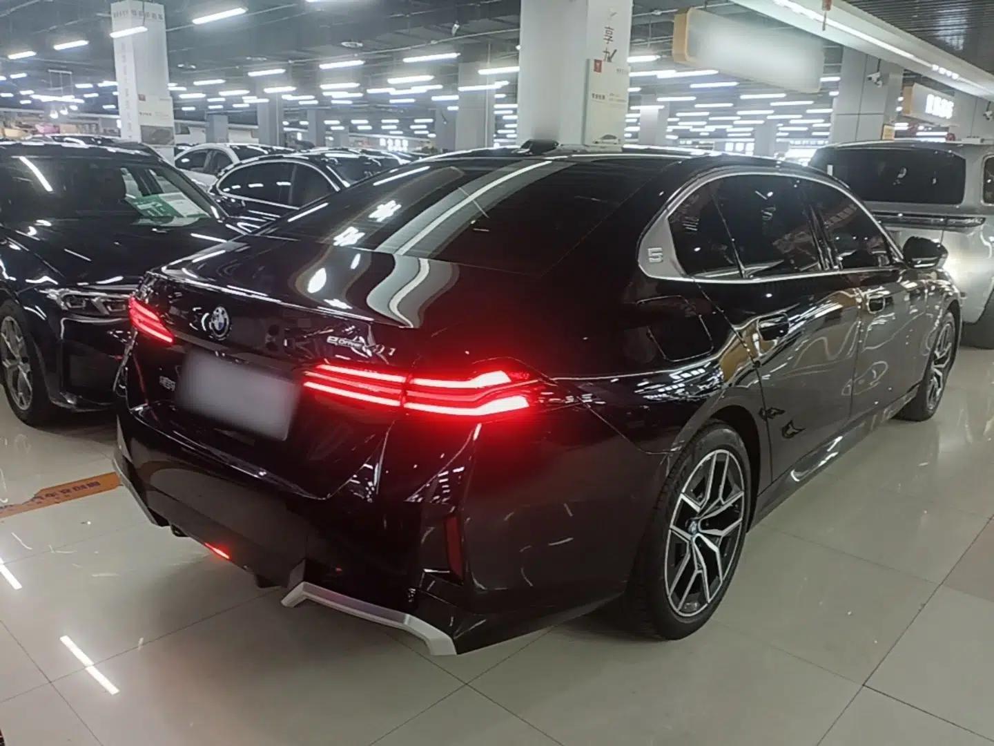 BMW i5 2024 eDrive 35L M Sport Package — миниатюра 6