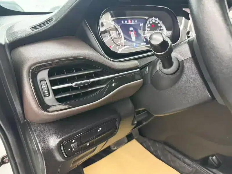 Trumpchi M6 2019 270T Automatic Premium Edition 6-seater National V Emission Standard — миниатюра 16
