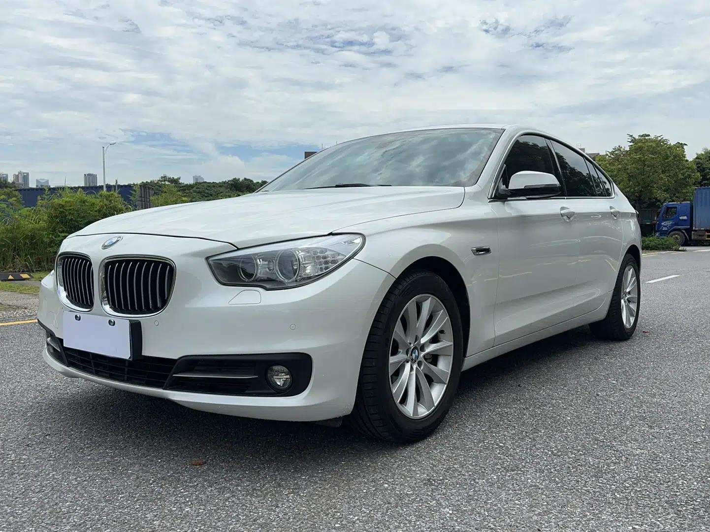 BMW 5 Series GT 2015 528i Leading Model — миниатюра 1