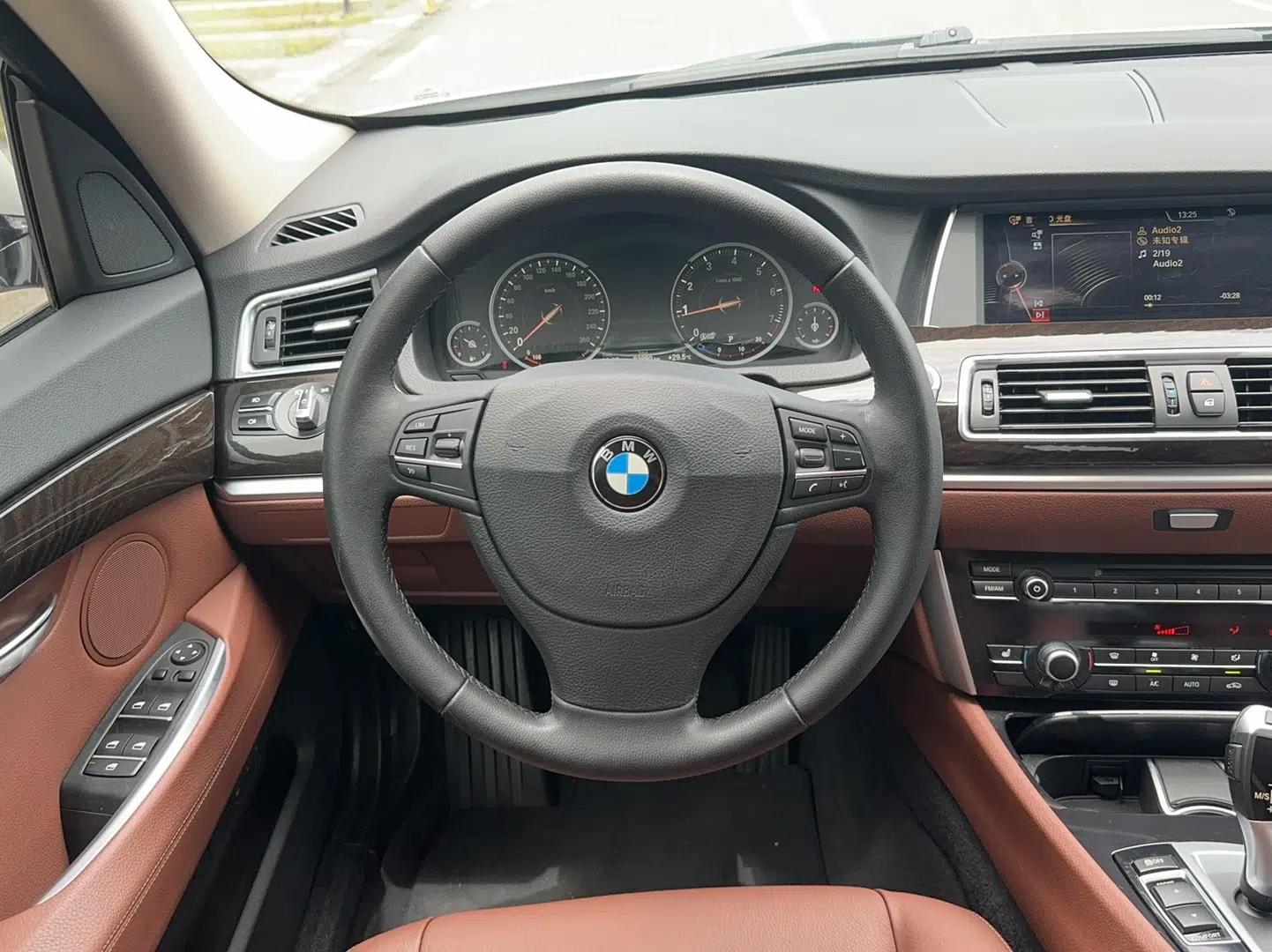 BMW 5 Series GT 2015 528i Leading Model — миниатюра 18