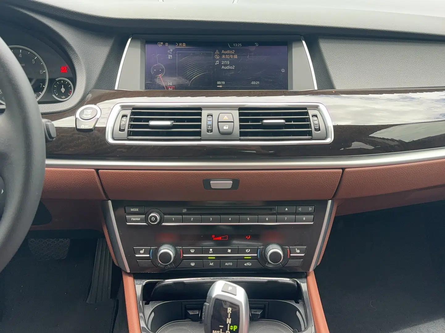 BMW 5 Series GT 2015 528i Leading Model — миниатюра 20