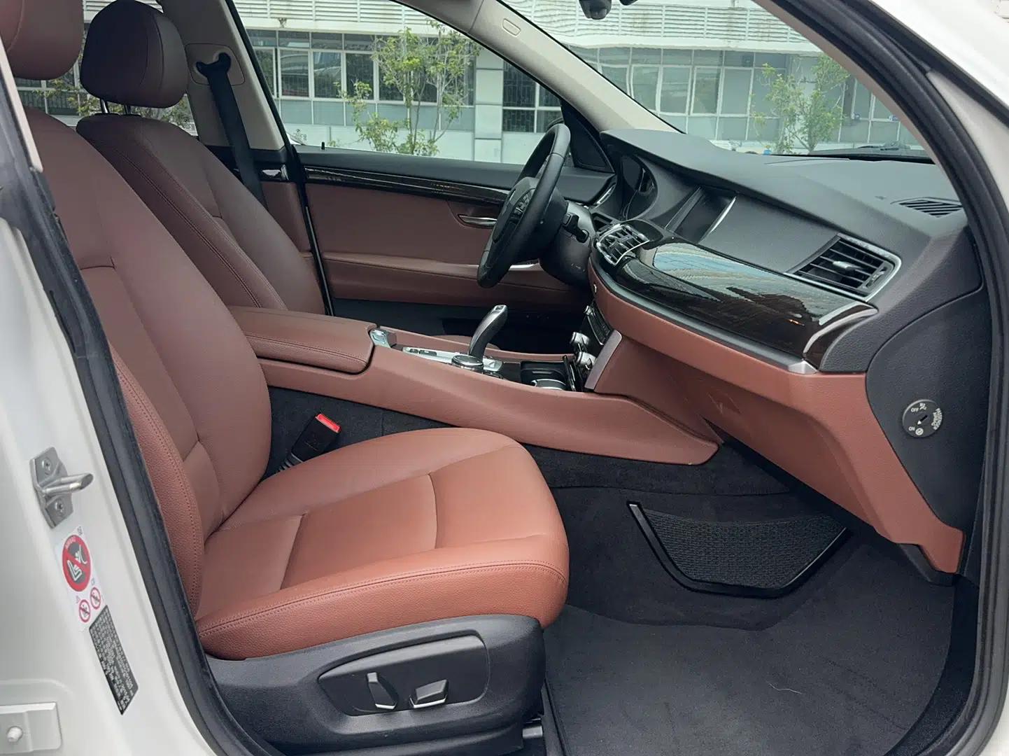 BMW 5 Series GT 2015 528i Leading Model — миниатюра 31