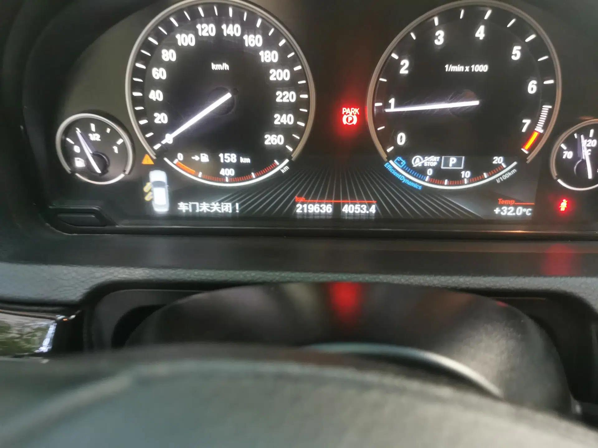BMW 5 Series GT 2014 528i Leading Model — миниатюра 12