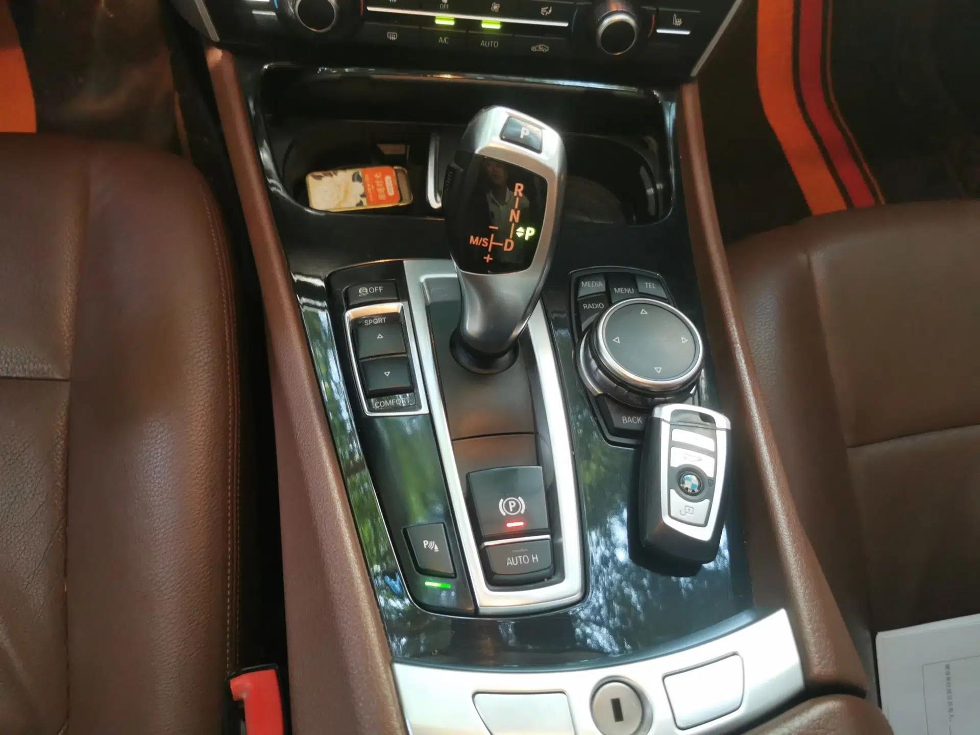 BMW 5 Series GT 2014 528i Leading Model — миниатюра 14